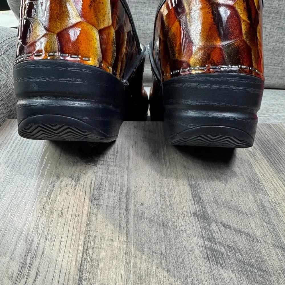 Dansko Professional Leather Clogs Shoes Women’s Size 41 Orange Brown Embossed - Picture 9 of 14